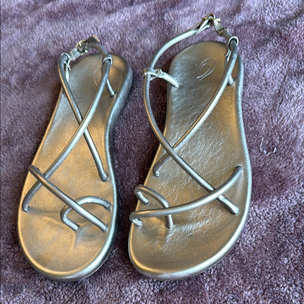 Olukai Champagne Gold Strappy Sandals Size 8.5.